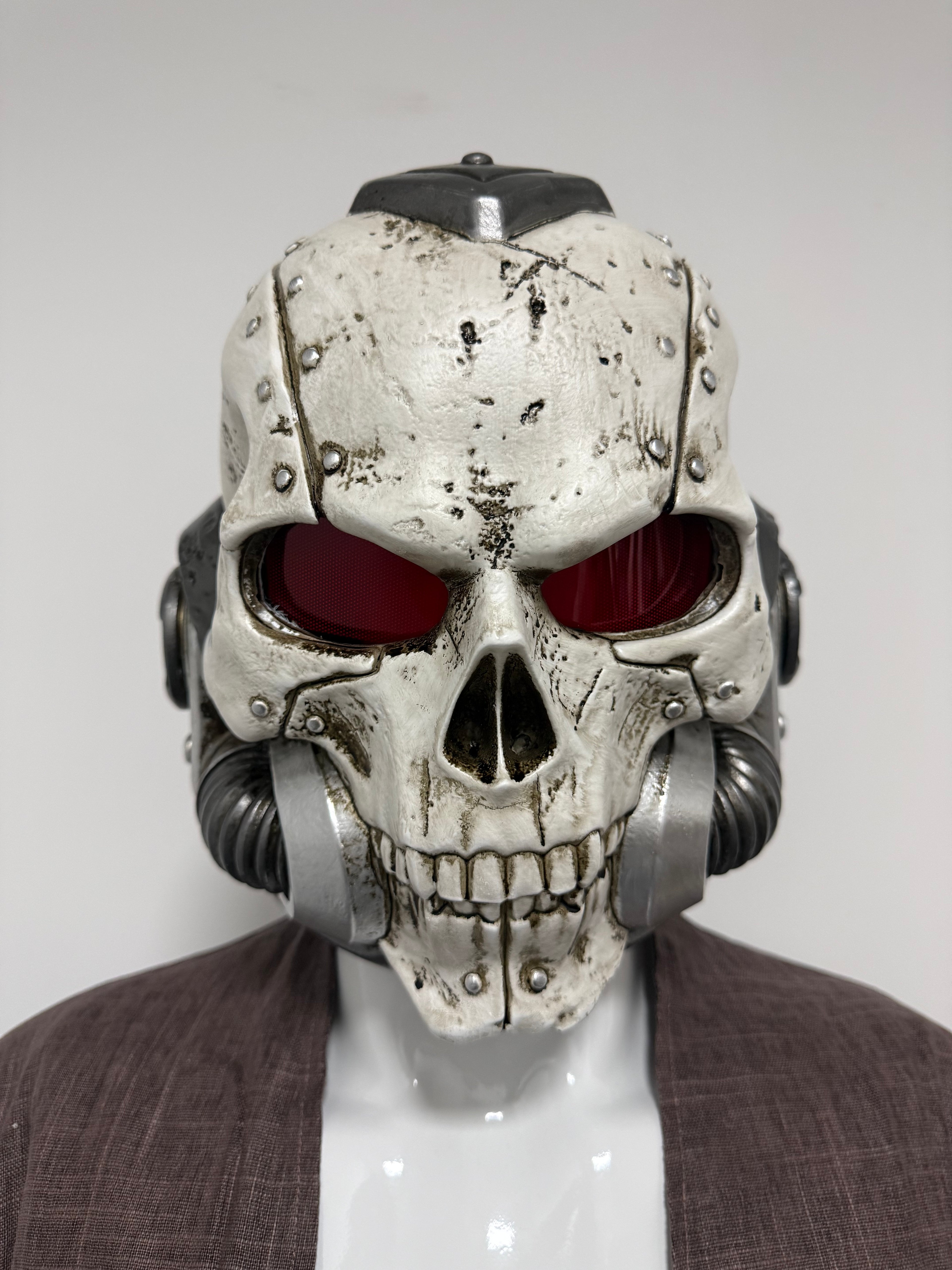 1:1 Wearable Warhammer 40K Skull Space Marine LED Helmet Prop Replica