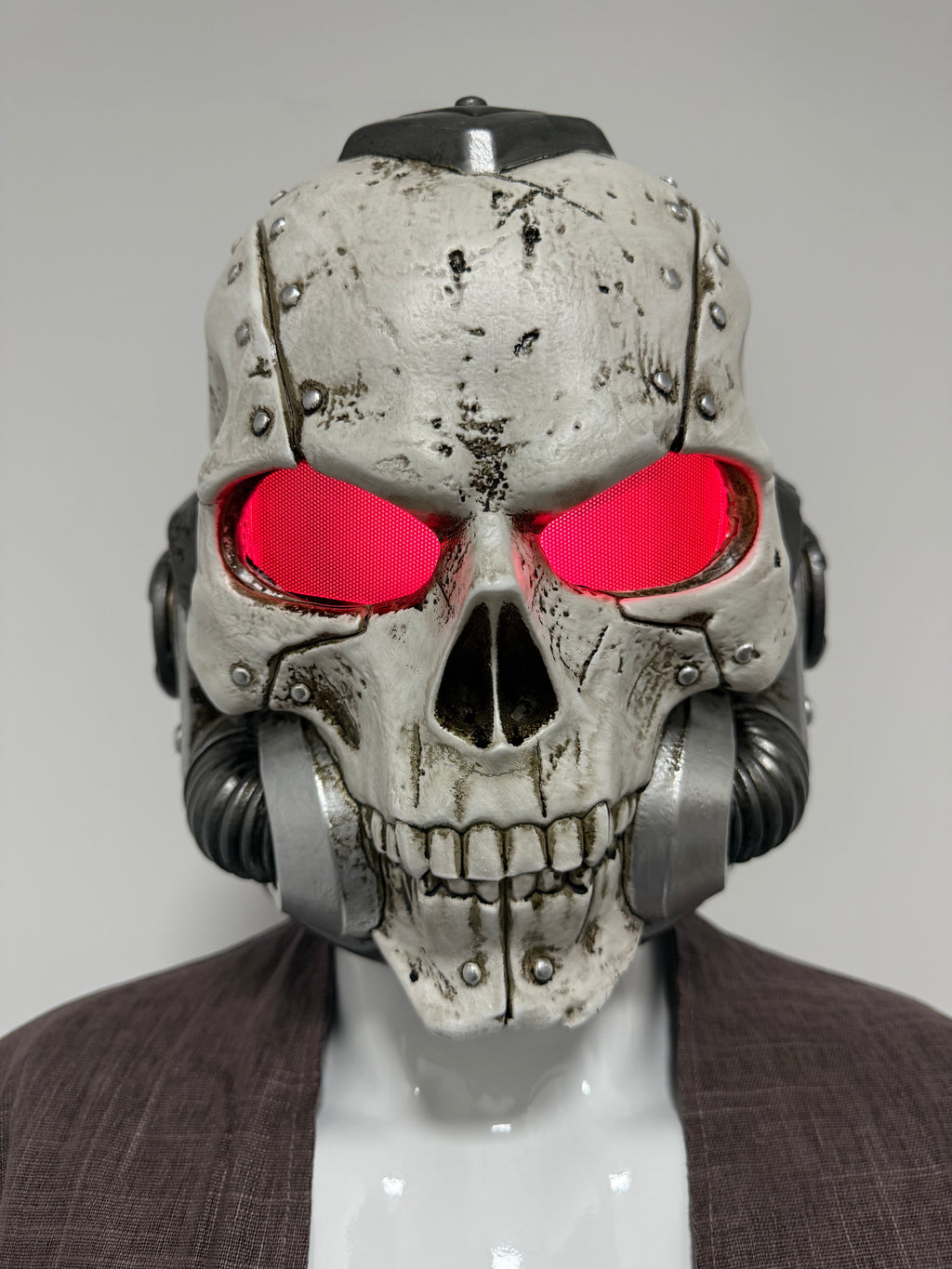1:1 Wearable Warhammer 40K Skull Space Marine LED Helmet Prop Replica