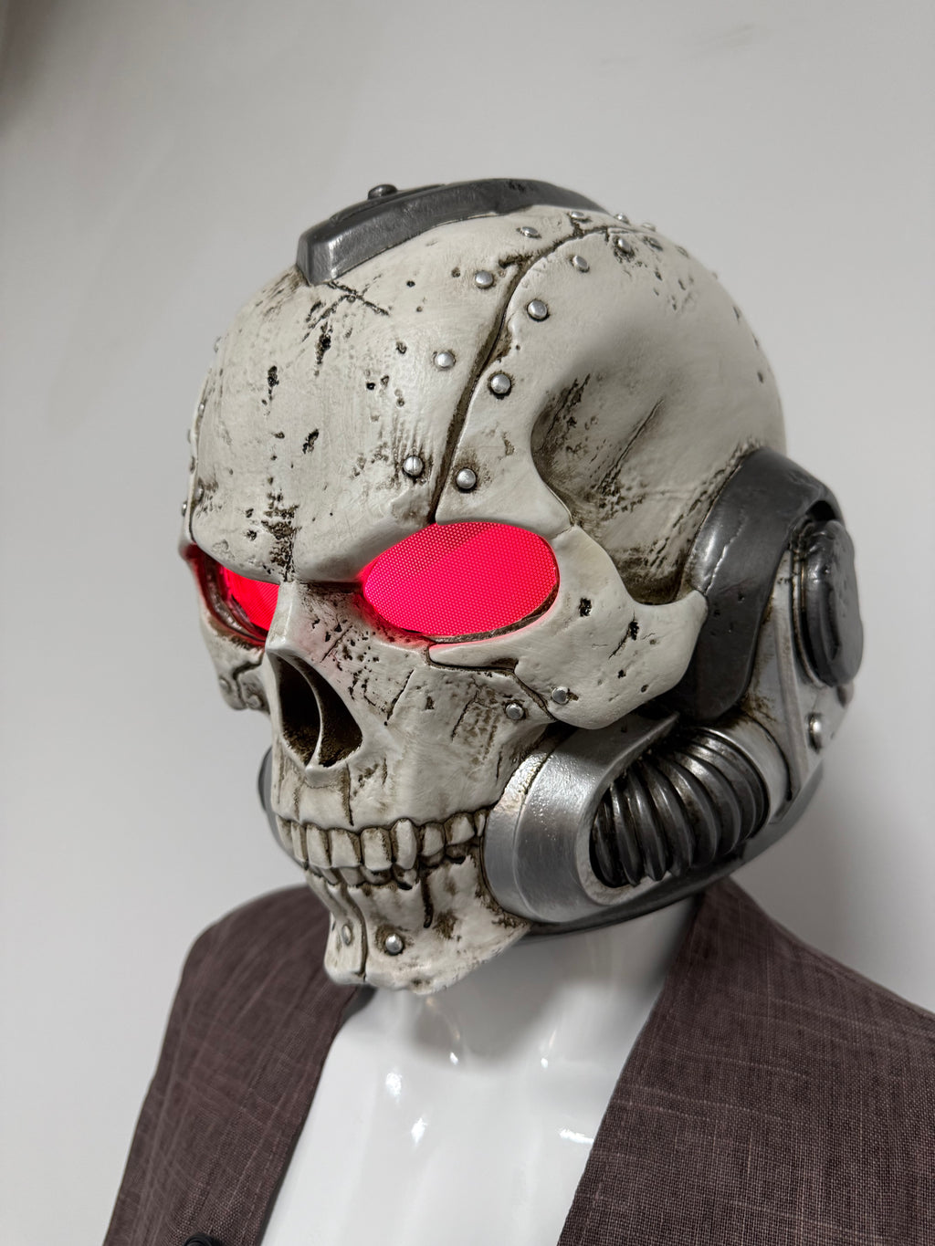 1:1 Wearable Warhammer 40K Skull Space Marine LED Helmet Prop Replica