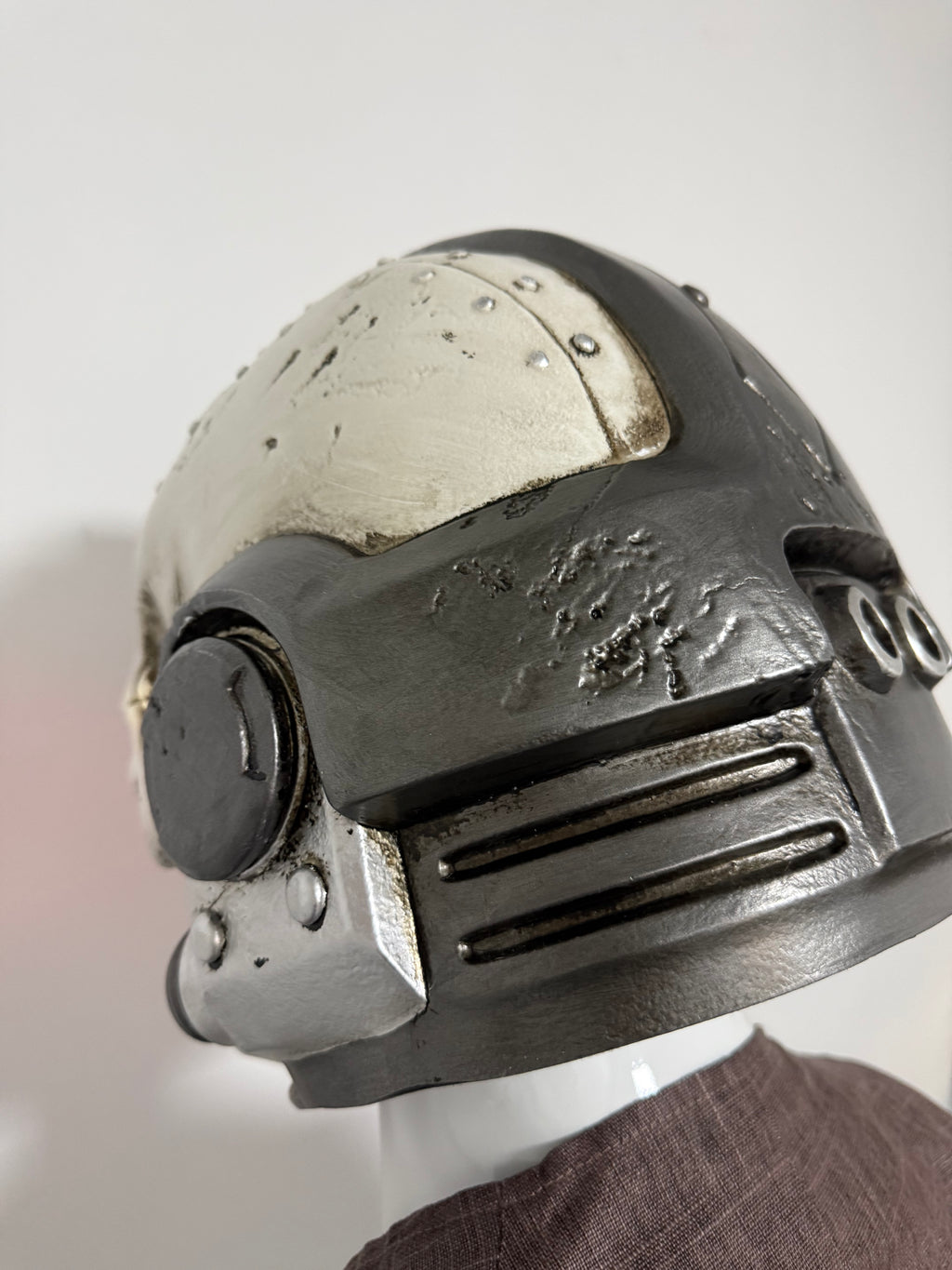 1:1 Wearable Warhammer 40K Skull Space Marine LED Helmet Prop Replica