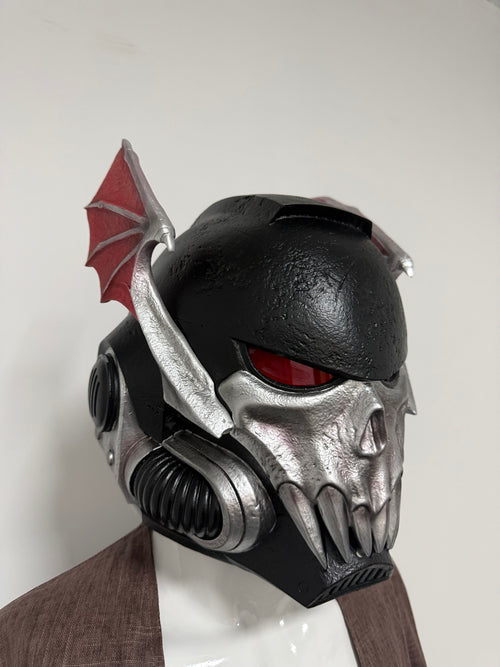 1:1 Wearable Warhammer 40K Night Lords Bat Wing Skull LED Helmet Prop Replica