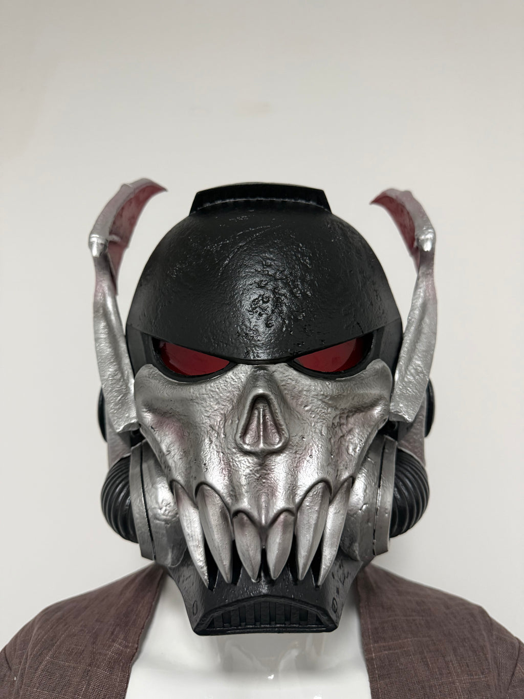 1:1 Wearable Warhammer 40K Night Lords Bat Wing Skull LED Helmet Prop Replica