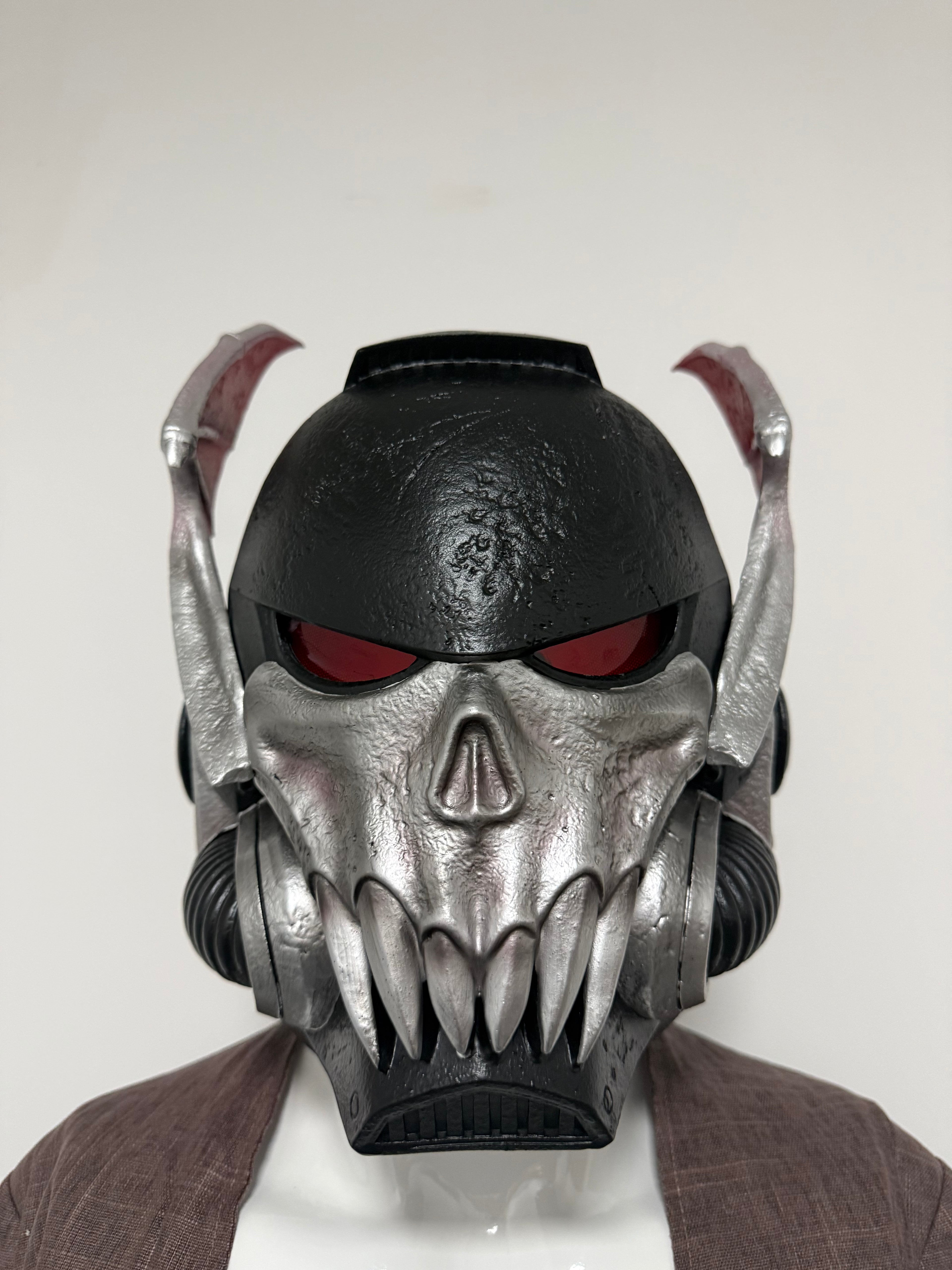 1:1 Wearable Warhammer 40K Night Lords Bat Wing Skull LED Helmet Prop Replica