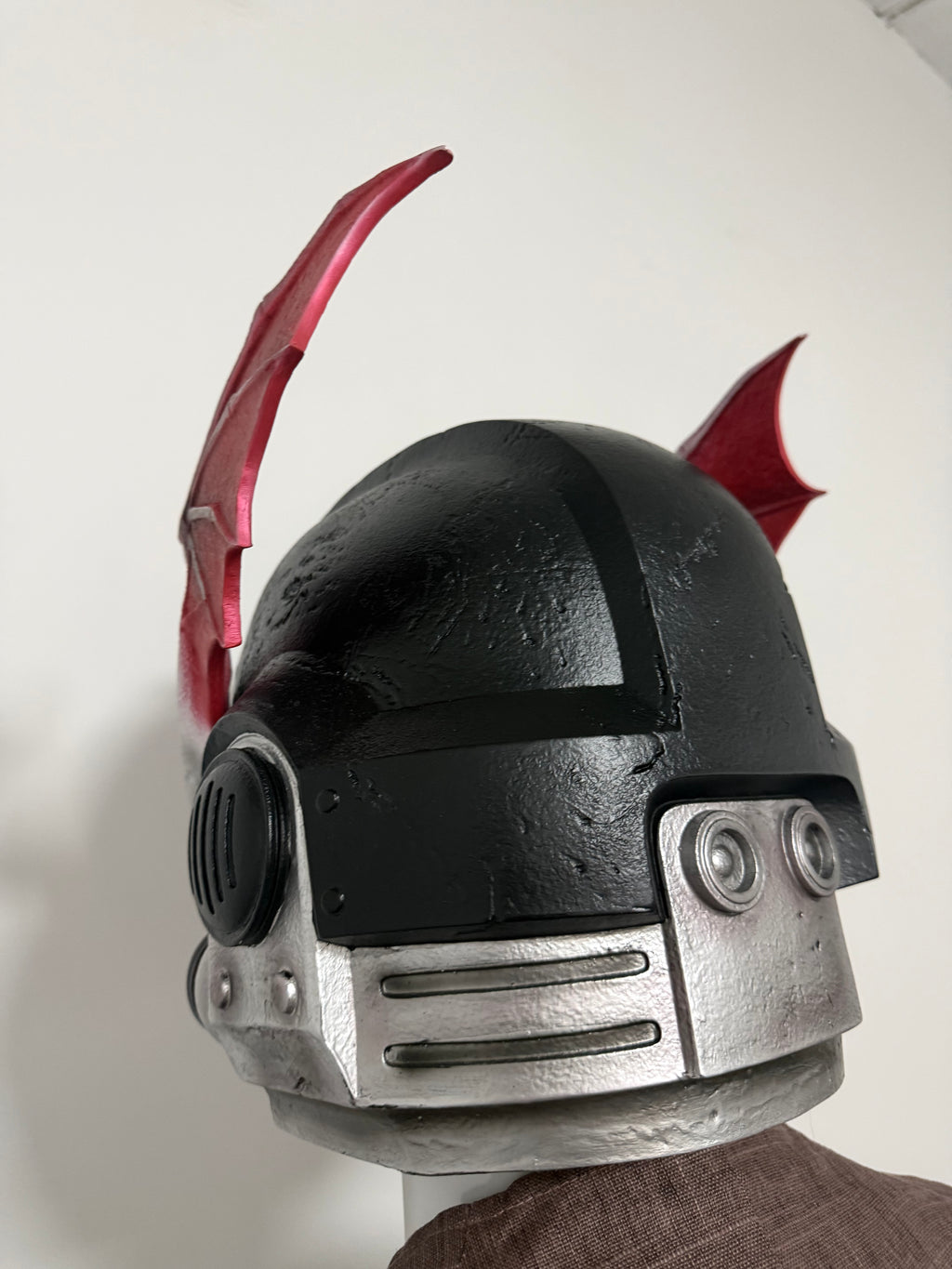 1:1 Wearable Warhammer 40K Night Lords Bat Wing Skull LED Helmet Prop Replica